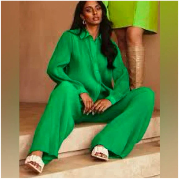 PrettyLittleThing Bright Green Plissé High-Waisted WideLeg Trousers Size 6 NWT - Picture 2 of 5